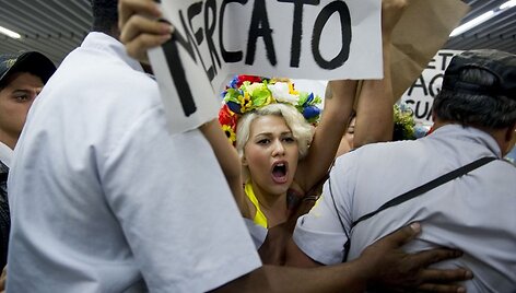 Apsinuoginusių aktyvisčių protestas Brazilijoje 