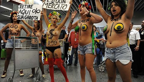 Apsinuoginusių aktyvisčių protestas Brazilijoje 