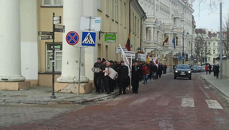 Protestuotojai prie prezidentūros