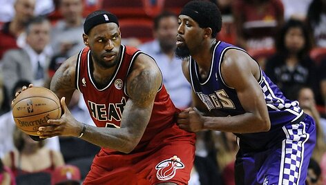 LeBronas Jamesas ir Johnas Salmonsas