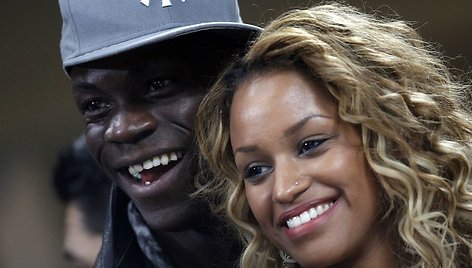 Futbolinininkas Mario Balotelli su drauge Fanny Robert Neguesha