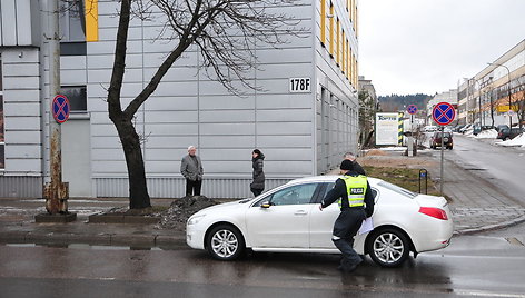 Savanorių prospekte automobilis partrenkė žmogų.