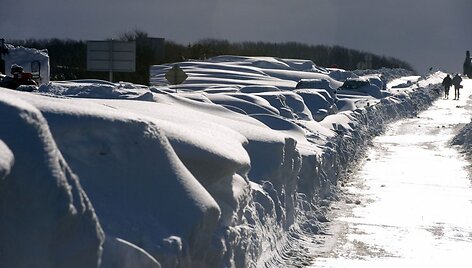 Prancūzijoje užpustyti automobiliai
