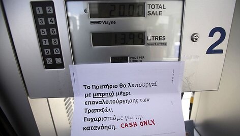 Degalinėje prane&scaron;imas, kad susimokėti galima tik grynais