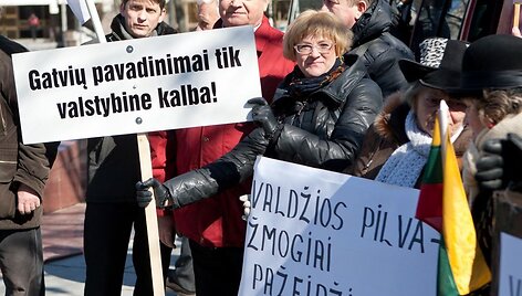 Mitingas prie&scaron; nevalstybinės kalbos naudojimą