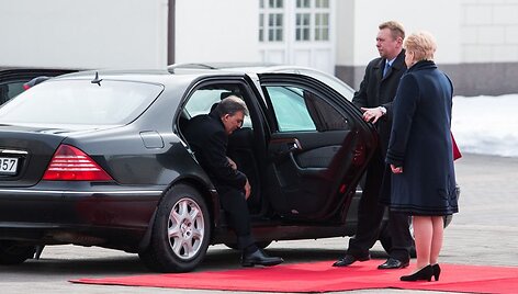 Dalia Grybauskaitė pasitiko Turkijos prezidentą Abdullahą Gulu