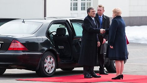 Dalia Grybauskaitė pasitiko Turkijos prezidentą Abdullahą Gulu