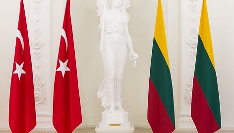 Turkijos ir Lietuvos vėliavos