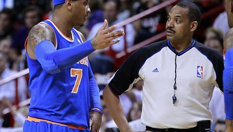 Carmelo Anthony kalba su teisėju