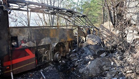 Prancūzijoje avariją patyrė ir sudegė autobusas