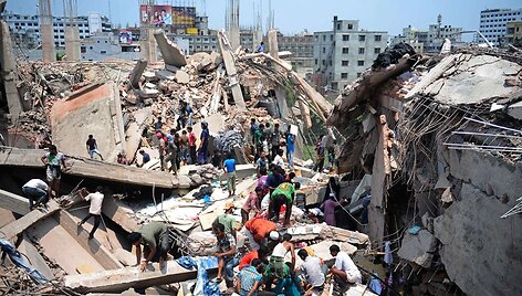 Banglade&scaron;e sugriuvo a&scaron;tuonių auk&scaron;tų pastatas.