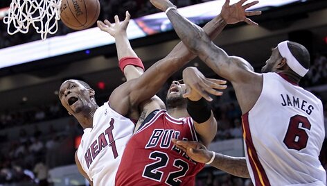 Chrisas Boshas, Taj Gibson ir LeBronas Jamesas