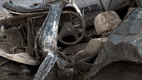 Tornado sumaitotas automobilis