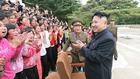 Kim Jong Unas vaikų stovykloje