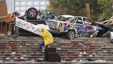 Per protestus sumaitoti automobiliai