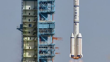 Raketos ne&scaron;ėjos &bdquo;Long March&ldquo; pakilimas 