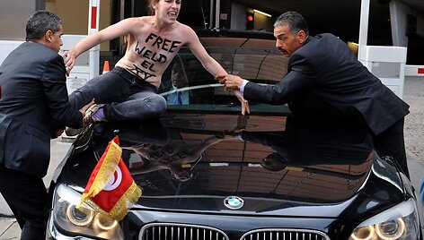 Sulaikoma &bdquo;Femen&ldquo; aktyvistė Briuselyje