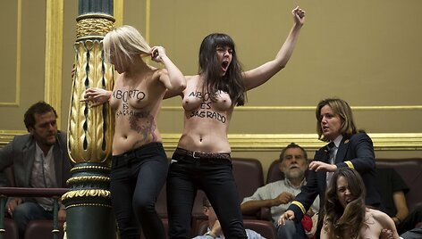 &bdquo;Femen&ldquo; aktyvisčių protestas Madrido kongresų rūmuose