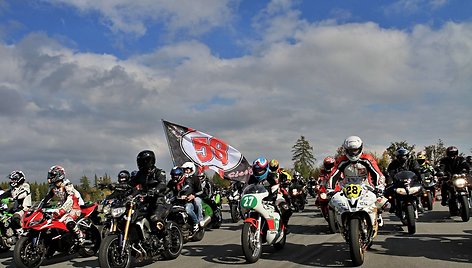 Motociklininkai Brno trasoje