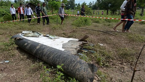 &bdquo;Lao Airlines&ldquo; lėktuvo nuolaužos &scaron;alia Mekongo upės