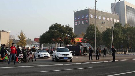 Policininkai aptvėrė įvykio vietą.