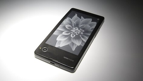 &bdquo;YotaPhone&ldquo; i&scaron;manusis telefonas