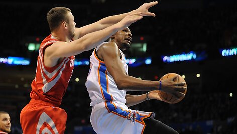 Donatas Motiejūnas ir Kevinas Durantas