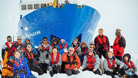 Antarktidoje įstrigęs laivas „Akademik Šokalskij“