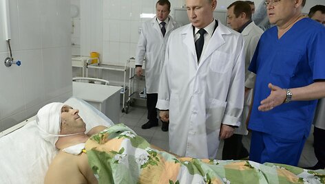 Vladimiras Putinas aplankė per i&scaron;puolius Volgograde sužeistus žmones 