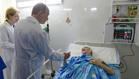Vladimiras Putinas aplankė per i&scaron;puolius Volgograde sužeistus žmones 