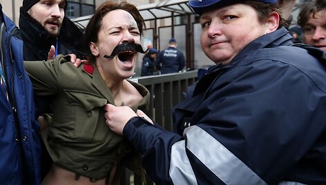 Policijos sulaikoma &bdquo;Femen&ldquo; aktyvistė Briuselyje