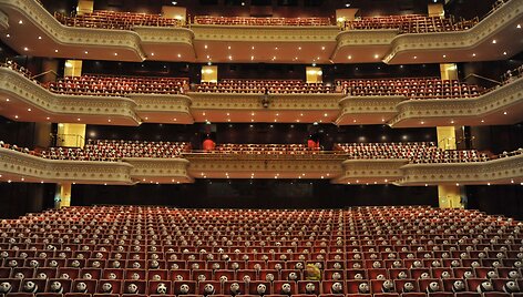 Popierinės pandos nacionaliniame teatre, Taipėjuje 