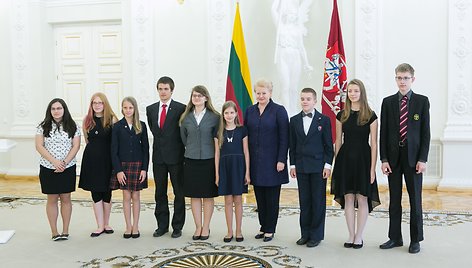 Dalia Grybauskaitė pasveikino TV projekto „Lietuvos tūkstantmečio vaikai“ nugalėtojus.