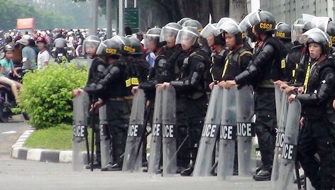Riau&scaron;ių policija Vietname