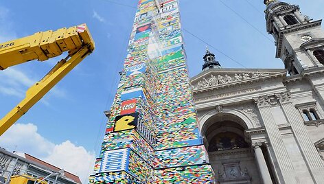 Vengrijoje pastatytas auk&scaron;čiausias &bdquo;Lego&ldquo; kaladėlių bok&scaron;tas. 