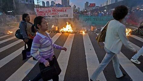 San Paule a&scaron;arinėmis dujomis vaikomi protetstuotojai