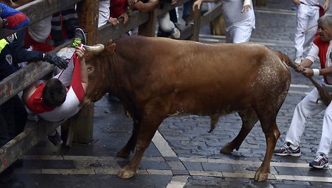 San Fermino festivalyje keli žmonės pajuto buliaus įniršį.