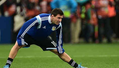 Lionelis Messi ap&scaron;ilinėja prie&scaron; rungtynes su Nyderlandų rinktine