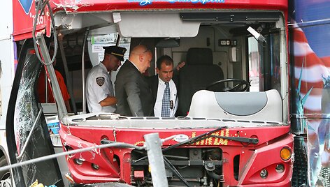 Autobusas po avarijos Niujorke