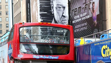 Autobusai po susidūrimo Niujorke