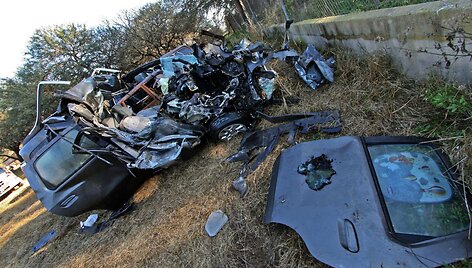 Popiežiaus Pranci&scaron;kaus giminaičių automobilis po avarijos.