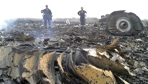 Numu&scaron;to &bdquo;Malaysia Airlines&ldquo; lėktuvo nuolaužos Donecke, Ukrainoje.