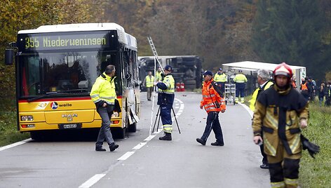 Sunkvežimio, autobuso ir lengvojo automobilio avarija &Scaron;veicarijoje