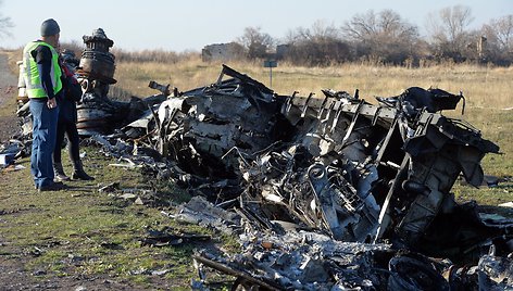 Nyderlandų ir ESBO ekspertai „Malaysia Airlines“ lėktuvo katastrofos vietoje