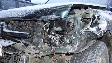 Pasieniečių automobilis, kurį taranavo sprunkantys kontrabandininkai 