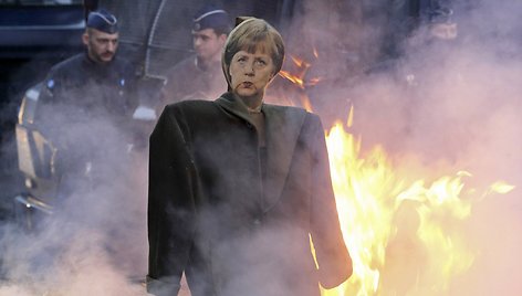 Briuselyje deginamas Angelos Merkel atvaizdas