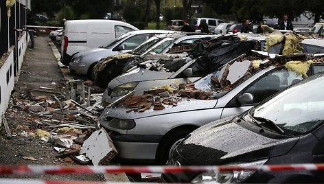 Romoje gaisro ir sprogimo apgadintas daugiabutis.