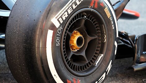 &bdquo;McLaren MP4-30&ldquo; priekinis ratas