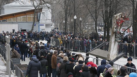 Minios žmonių atvyko atsisveikinti su Borisu Nemcovu