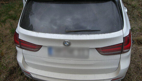 Nuo kelio nuvažiavęs BMW X5